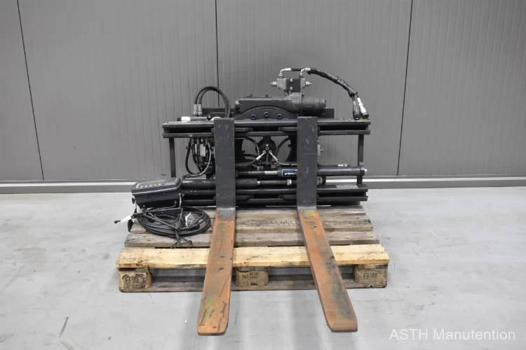 Fork positioner with 360° rotator and side shift