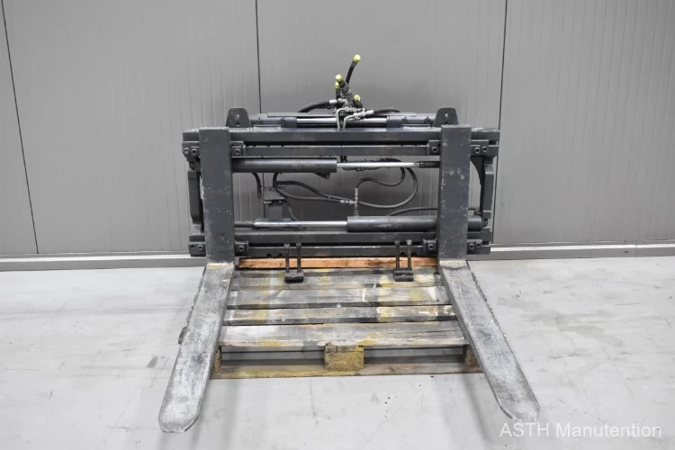 Fork positioner with side-shift