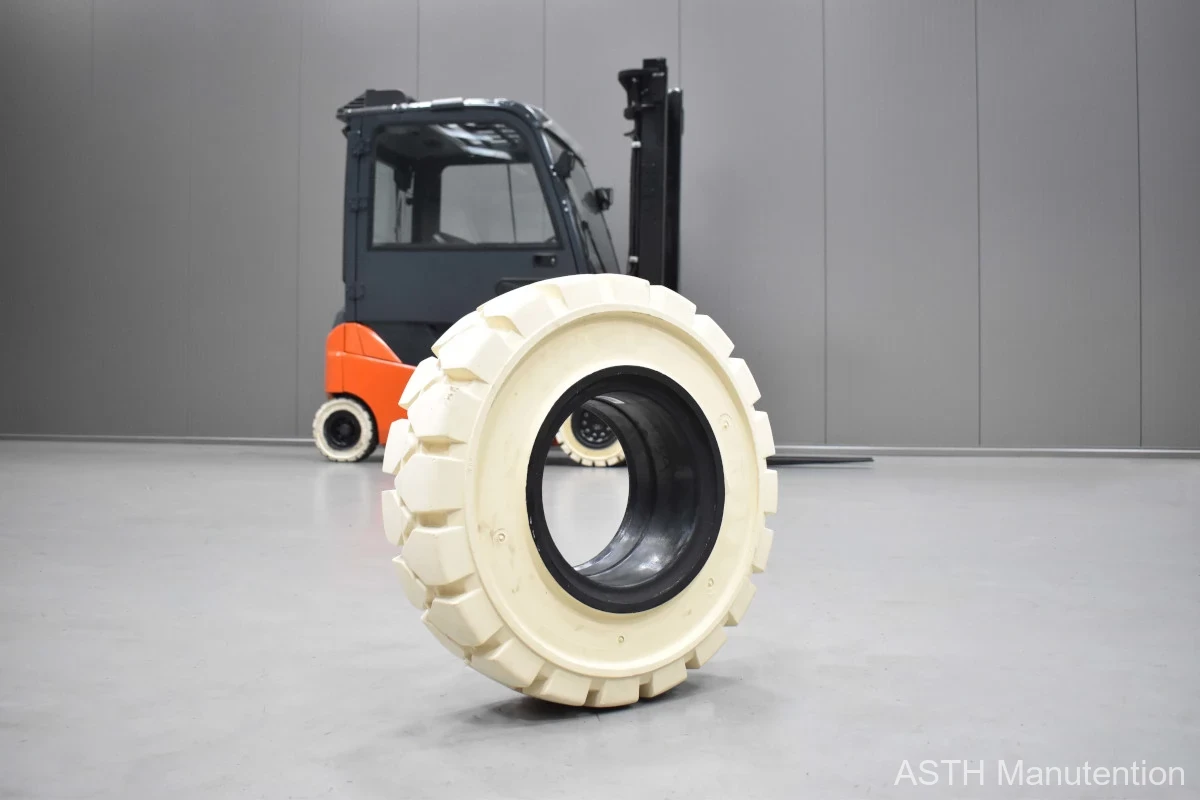 Tyre nonmarking 7.00-15/5.50, with clip